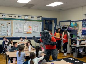 Bulldog Mascot visiting students